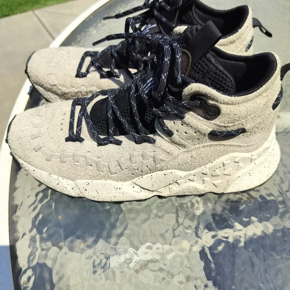 Stylish Men's Athletic Shoes in Black and Tan - Picture 2 of 15